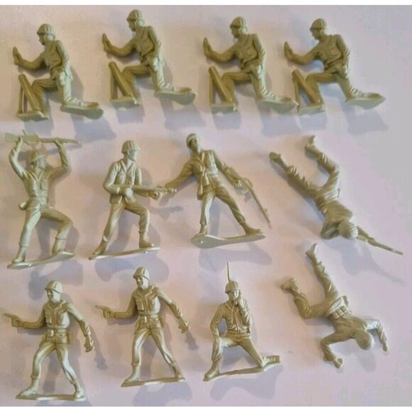 Classic Toy Soldiers Other - 12 Vietnam Korea Plastic Army Style Vintage Toy Soldiers Lot Greenish Yellow